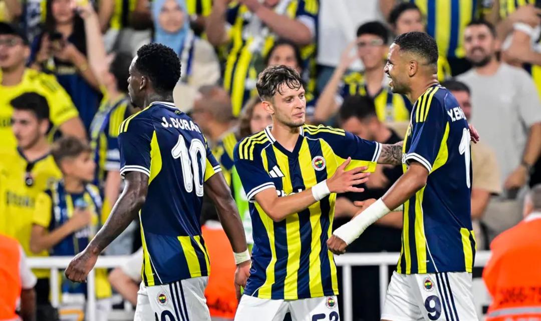 Fenerbahçe de Tedesco neşteri eline aldı! Kadrodan 8 ismi sildi! 8 futbolcunun 2 si bu sezon her maçta forma giydi... 1