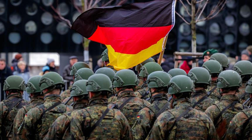 Alman ordusu yeniden yapılanmaya gidiyor! "18 yaş üstü tüm erkekler" diye duyuruldu: Zorunlu askere alma gündemde
