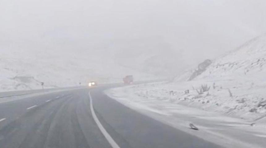 Van'da kar yağışı etkili oldu! Ekipler harekete ge&ccedil;ti