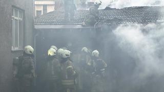 Ümraniye'de depo yangını: Bir işçi dumandan etkilendi