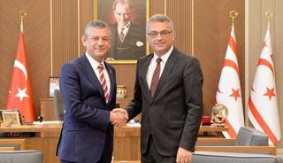 CHP'li Özel, KKTC Cumhurbaşkanı Erhürman'ı ziyaret etti