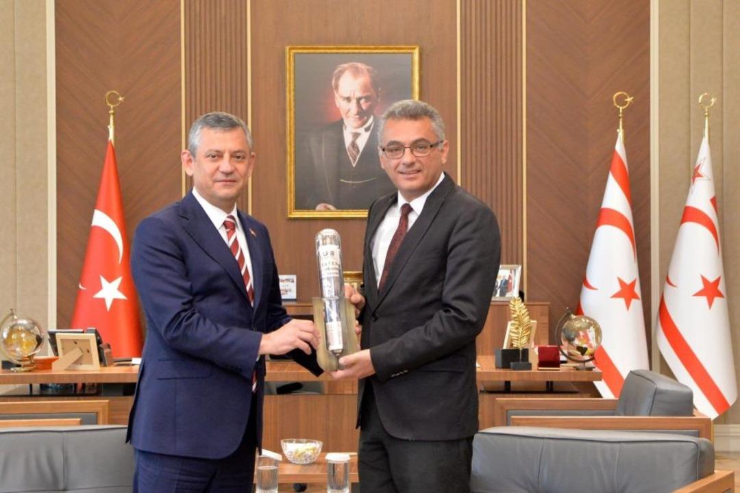CHP Genel Başkanı Özel, KKTC Cumhurbaşkanı Erhürman ı ziyaret etti 2
