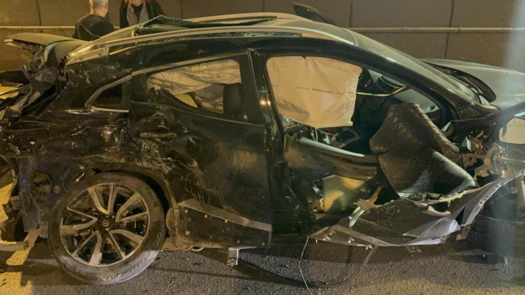 Kontrolden &ccedil;ıkan cip, hafif ticari ara&ccedil;la &ccedil;arpıştı: 2 &ouml;l&uuml;, 1 yaralı 1