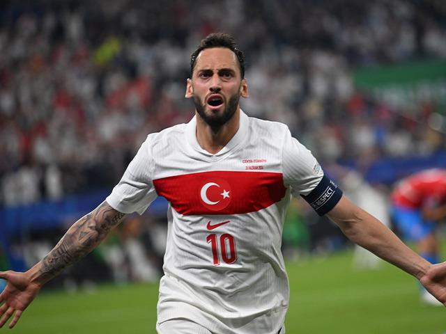 A Milli Takımımızda Hakan Çalhanoğlu bir rekoru daha kırdı! Bülent Korkmaz'ı yakaladı...