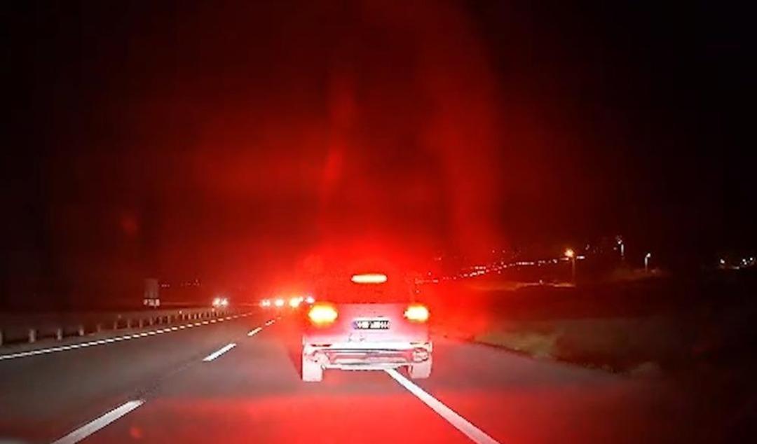 Korku dolu anlar kamerada: Bir ailenin can güvenliğini tehlikeye atan trafik magandası yakalandı 1