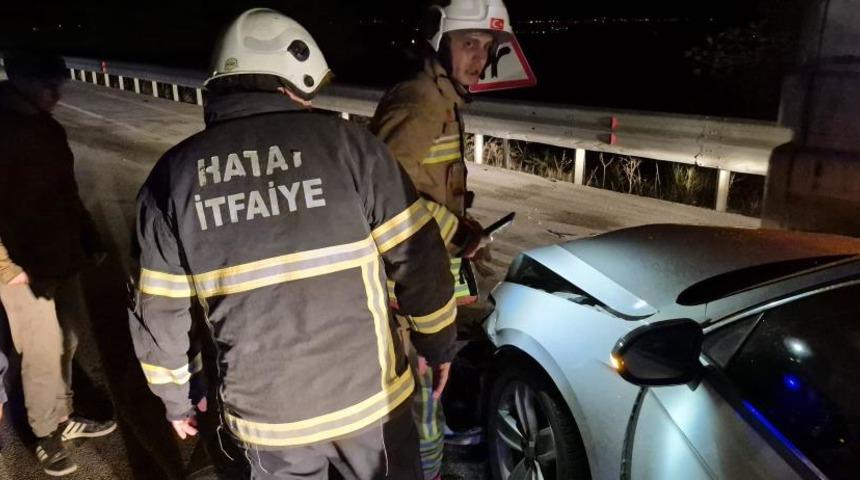 Hatay’da iki otomobil çarpıştı: 4 kişi yaralandı