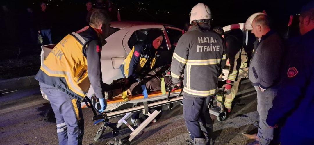 Hatay’da iki otomobil çarpıştı: 4 kişi yaralandı 2