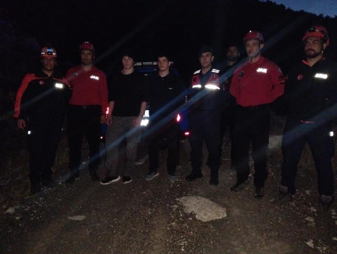 Yürüyüşe çıktıkları dağda mahsur kaldılar, yardımlarına JAK ve AFAD ekibi yetişti 2