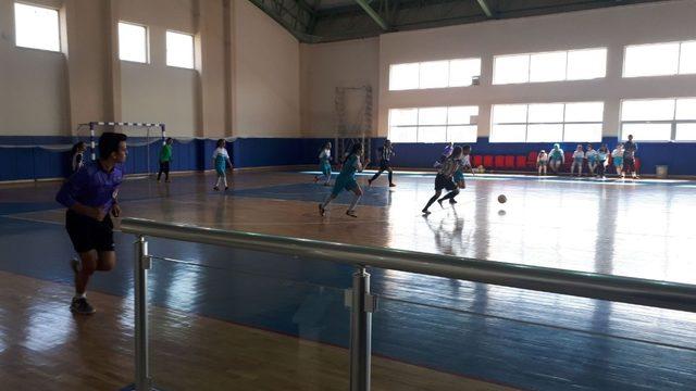 Futsal grup müsabakaları yapıldı