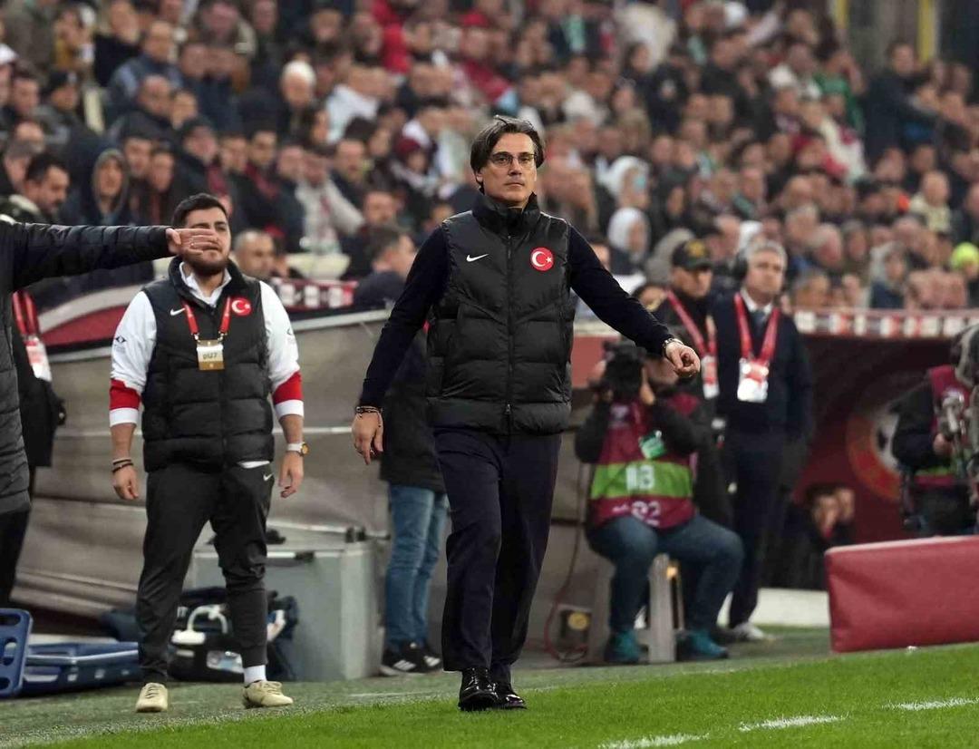 Teknik direkt&ouml;r Montella dan D&uuml;nya Kupası a&ccedil;ıklaması geldi! Kerem Akt&uuml;rkoğlu nun forvet oynatılmasına değindi... 3