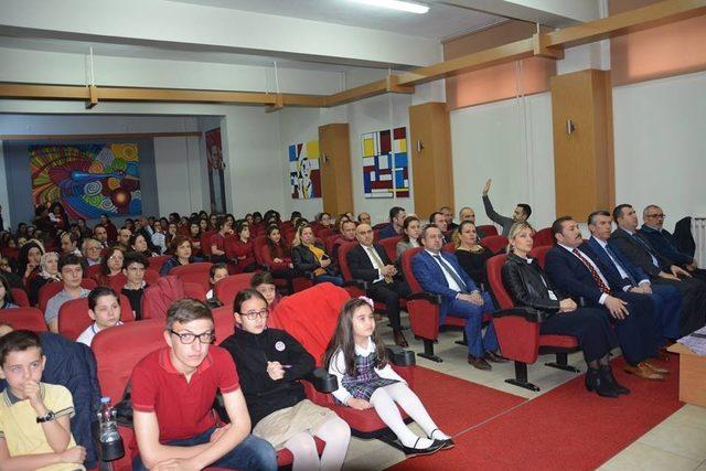 Öğrenciler, İstiklal Marşı´nı güzel okumak için yarıştılar