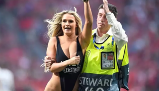 Sahaya mayoyla atlamıştı! Yeni mesleğiyle şaşırttı