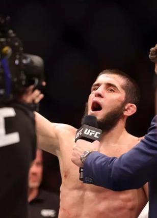 Islam Makhachev artık çifte şampiyon! Jack Della Madalena'yı domine etti