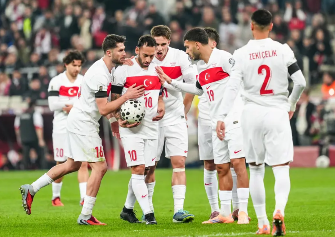 Bulgaristan galibiyeti sonrası usta isimden Montella'ya uyarı: Gol yollarında zorlanabiliriz!