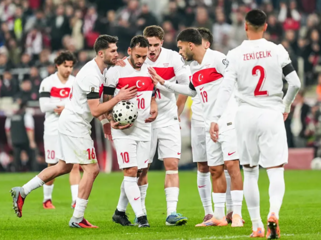 Bulgaristan galibiyeti sonrası usta isimden Montella'ya uyarı: Gol yollarında zorlanabiliriz!