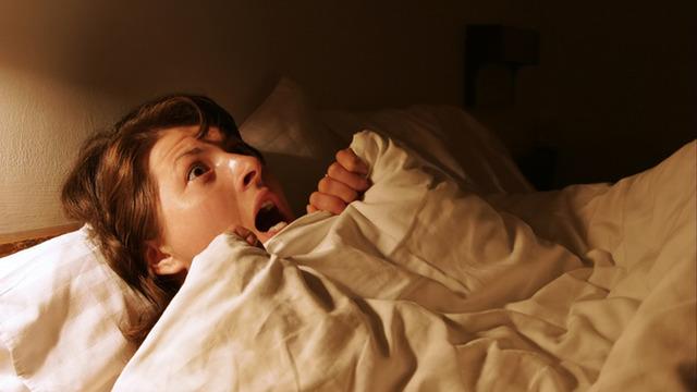 Gece uyandı, şoke oldu: Yatağımda benden iki tane daha vardı Sosyal medyada tartışma yarattı