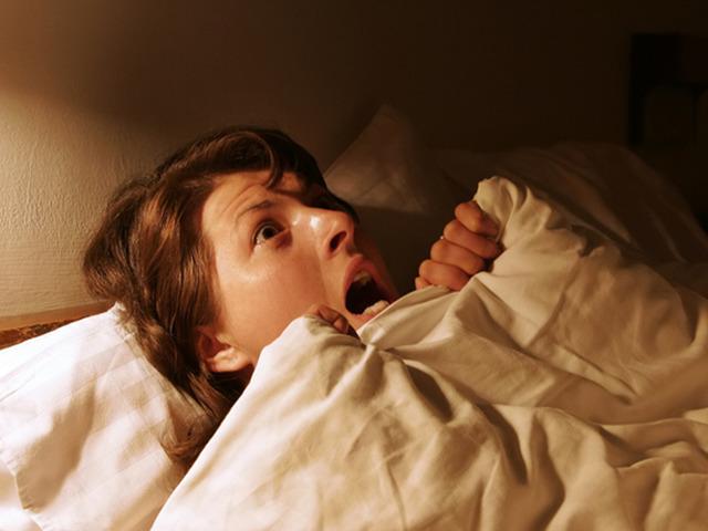 Gece uyandı, şoke oldu: "Yatağımda benden iki tane daha vardı" Sosyal medyada tartışma yarattı