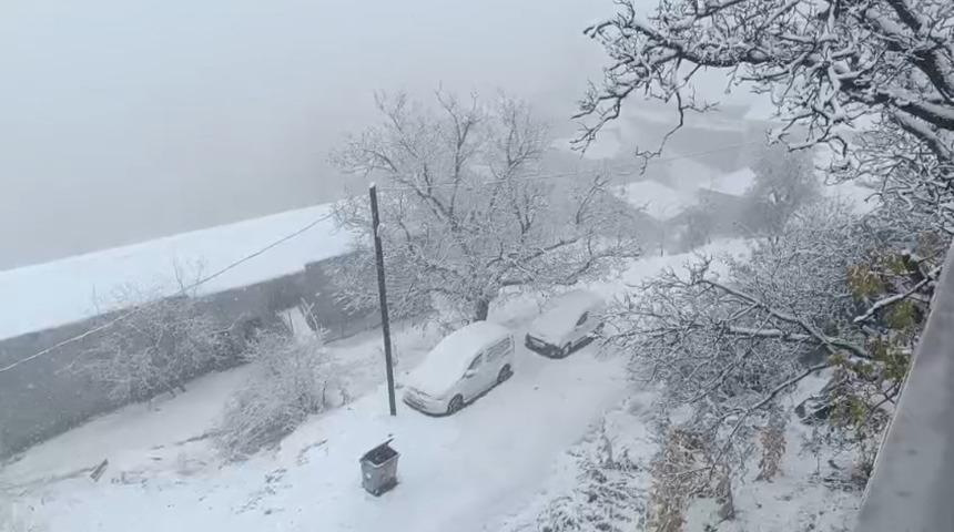 Van&rsquo;ın Bah&ccedil;esaray il&ccedil;esinde kar etkili oldu