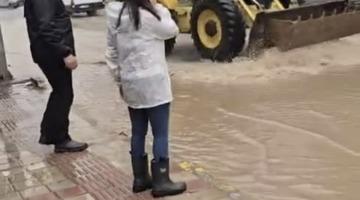 Mazıdağı’nda sağanak nedeni ile yollar göle döndü