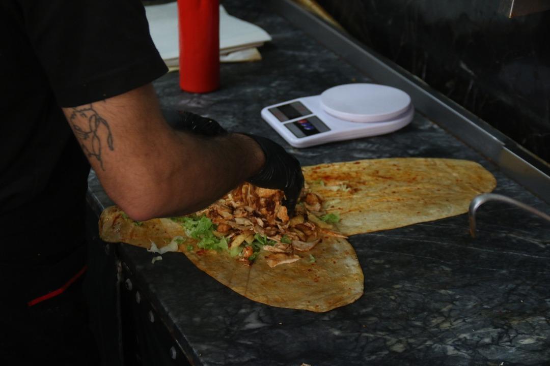 1 kilo dürümü ayranla 150 TL ye satıyor! Hesabını yaptık, kurtarıyor 3