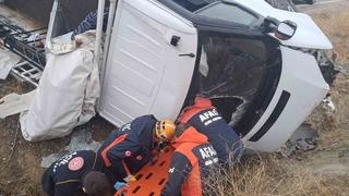 Elazığ’da pikap şarampole uçtu: 2 yaralı