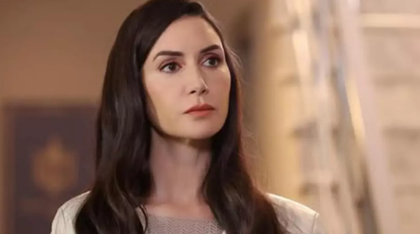 Ahu Yağtu gen&ccedil; oyuncu ile el ele yakalandı! Yaş farkı g&uuml;ndem oldu