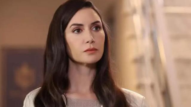 Ahu Yağtu genç oyuncu ile el ele yakalandı! Yaş farkı gündem oldu