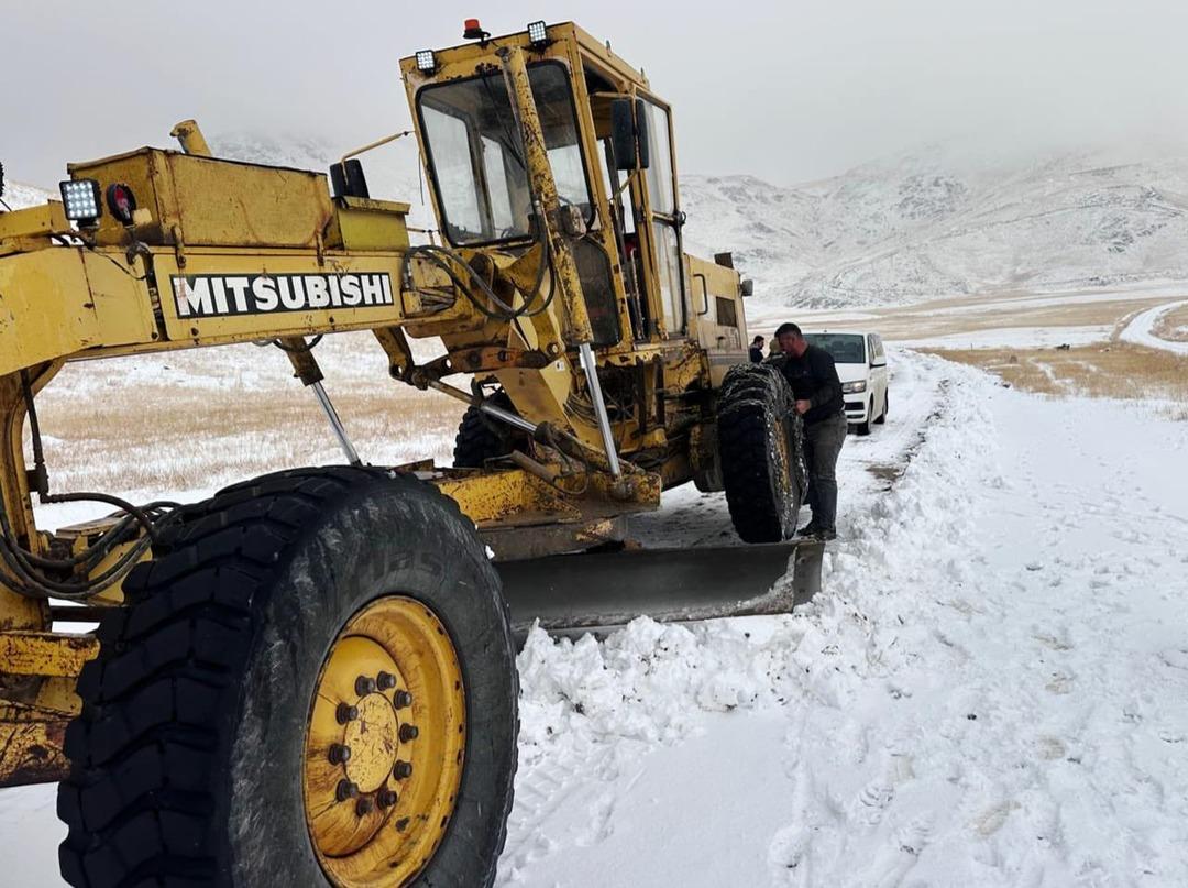 Kış bastırdı! Bir&ccedil;ok il beyaza b&uuml;r&uuml;nd&uuml;, yollar ulaşıma kapandı... Meteoroloji den uyarı 3