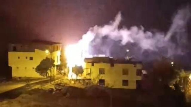 Diyarbakır’da trafo bomba gibi patladı