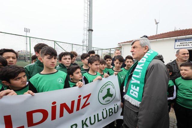 Başkan Karasomanoğlu, minik futbolcularla buluştu