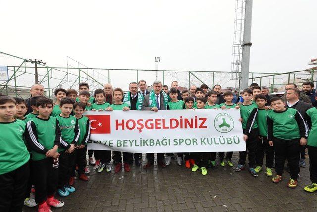 Başkan Karasomanoğlu, minik futbolcularla buluştu