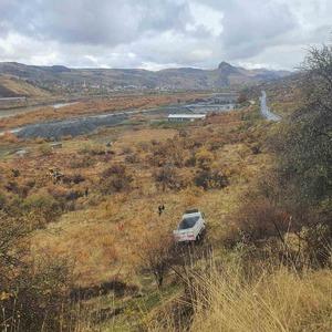 Elazığ’da kamyonet şarampole uçtu