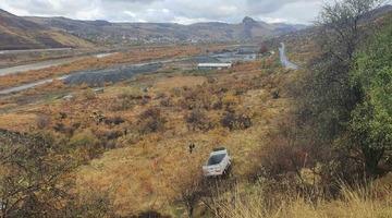 Elazığ’da kamyonet şarampole uçtu