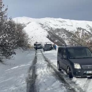 Muş’ta 14 köy yolu kapandı, 4 araç mahsur kaldı