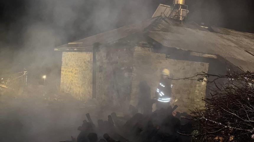 Konya'da m&uuml;stakil evde yangın