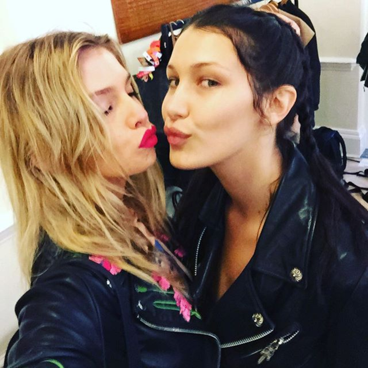 Partide kuytuya çekilip öpüşmüşler! G2