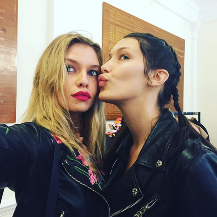 Partide kuytuya çekilip öpüşmüşler! G5