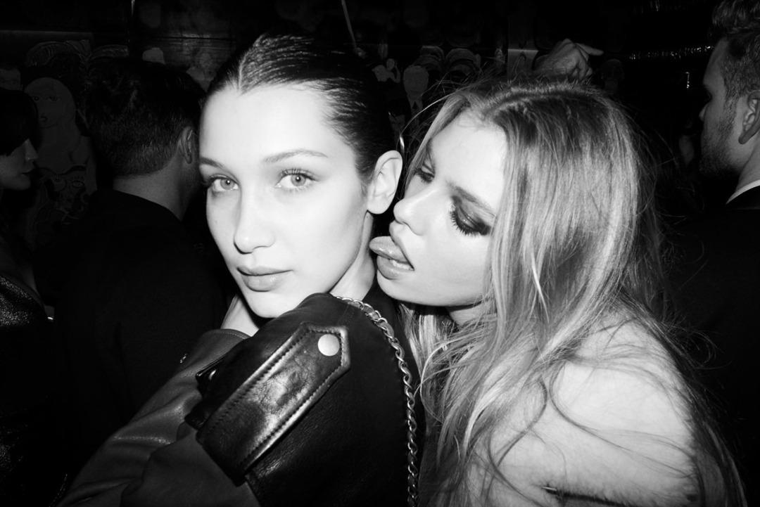 Partide kuytuya &ccedil;ekilip &ouml;p&uuml;şm&uuml;şler!