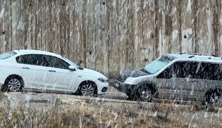 Yüksekova’da yoğun kar yağışı: Sınırda bulunan Çobanpınar köyünün yolu karla kaplandı