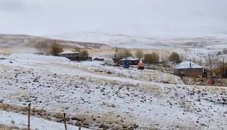 Bitlis'te köyler beyaza büründü