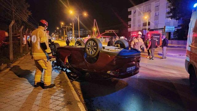 Bursa da otomobil kamyonete &ccedil;arptı 4