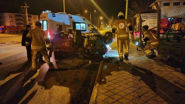 Bursa da otomobil kamyonete &ccedil;arptı 2