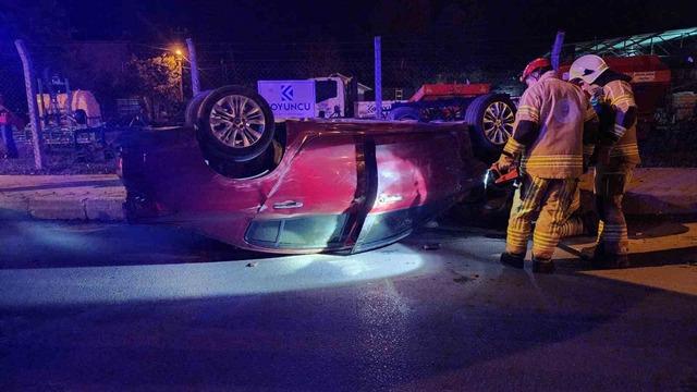 Bursa da otomobil kamyonete &ccedil;arptı 1