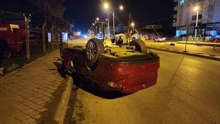 Bursa'da otomobil kamyonete çarptı