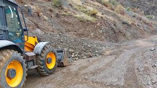 Siirt'te heyelan meydana geldi! Yol kapandı