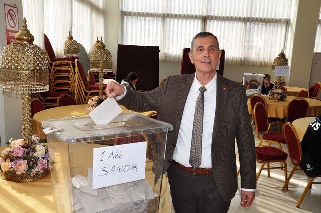 Kırkağa&ccedil; esnafından &Ouml;z&ccedil;etin&rsquo;e g&uuml;venoyu 1