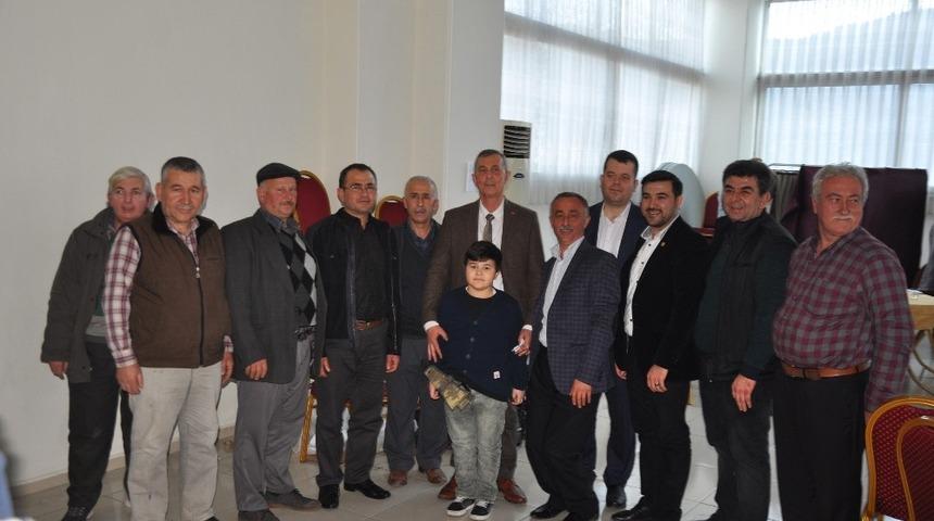 Kırkağa&ccedil; esnafından &Ouml;z&ccedil;etin&rsquo;e g&uuml;venoyu