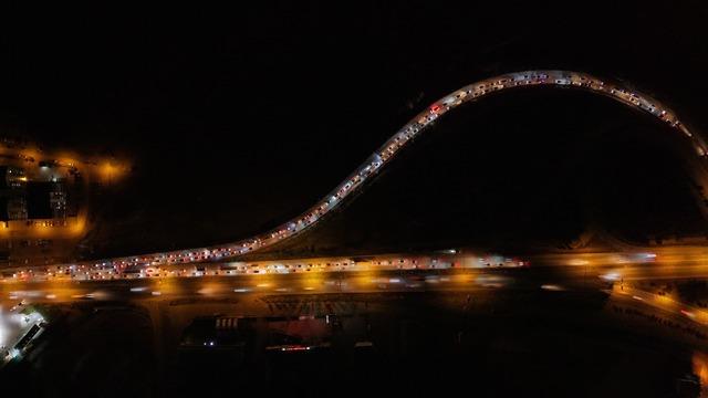 Tatilcilerin dönüş yolculuğu: 43 ilin geçiş noktasında trafik durma noktasına geldi