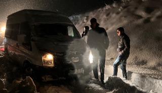 Hakkari'de kar esareti! 30 kişi mahsur kaldı