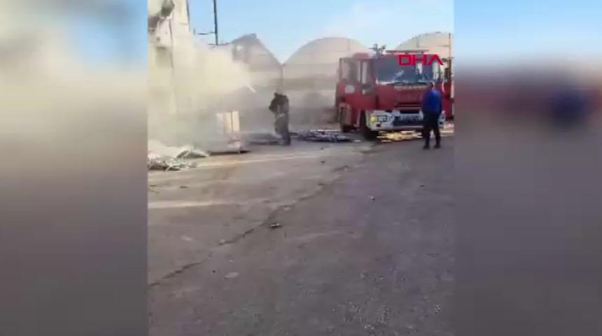 Yer: Antalya! Bah&ccedil;e mobilyaları deposu alev alev yandı